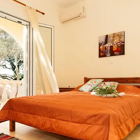 Apartment Right On The Cozy Halikounas