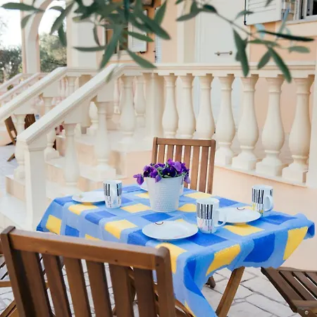 Right On The Cozy Halikounas